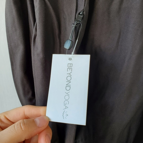 Beyond Yoga black Infinity scarf - Picture 7 of 13